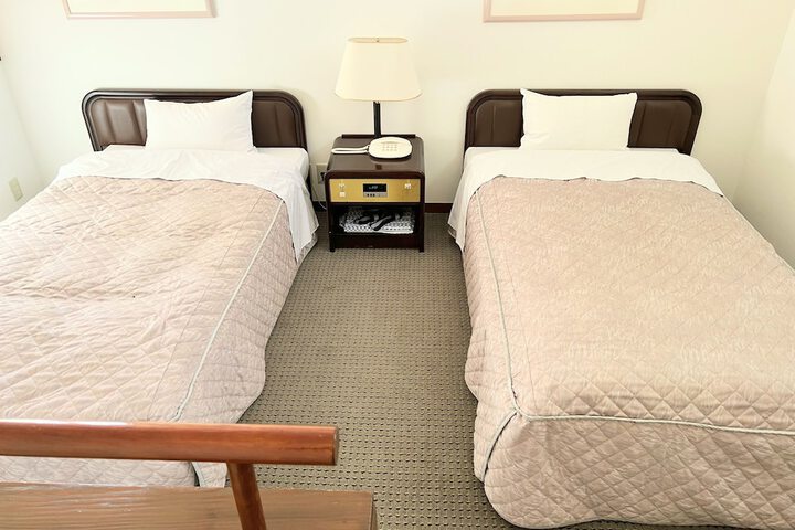 Room 13 of 178