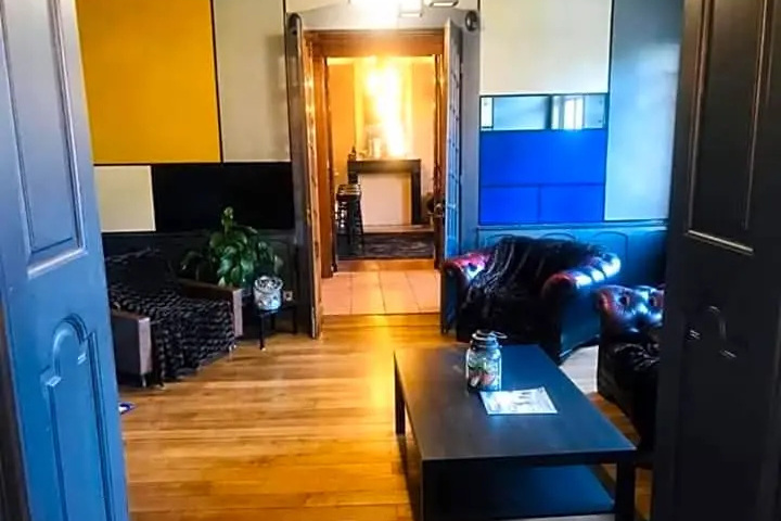 Room 7 of 10