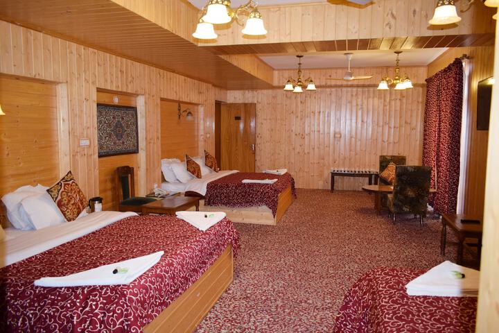 Room 12 of 18