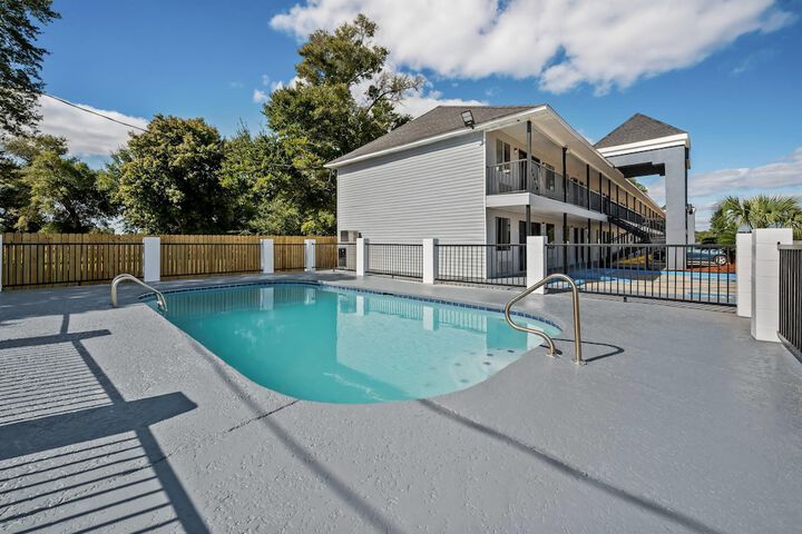 Pool image of Econo Lodge Biloxi Beach