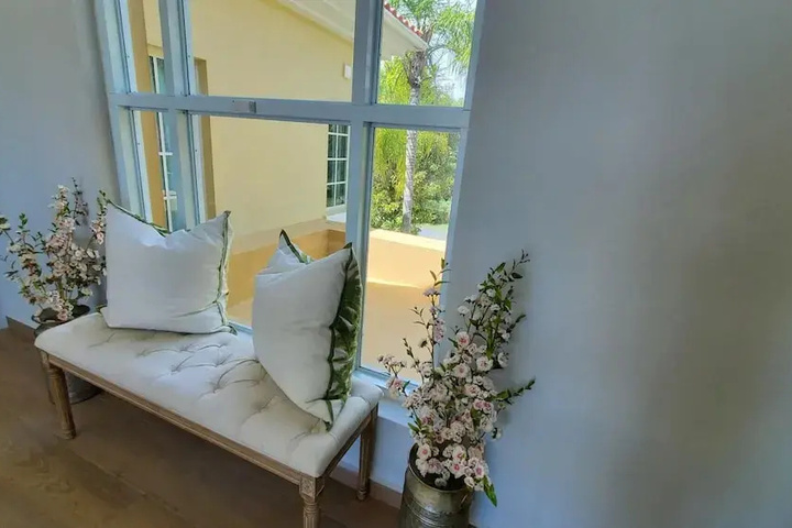 Room 8 of 18