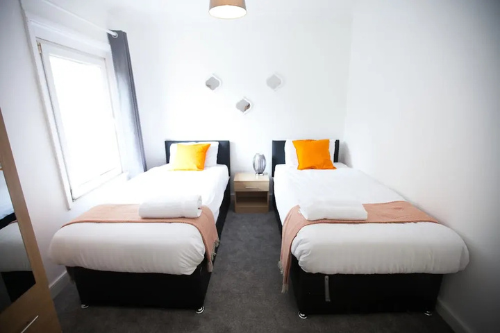 Room 6 of 15