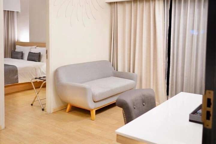 Room 12 of 30