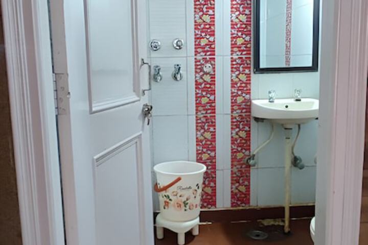 Room 43 of 69