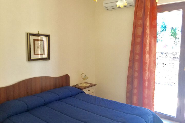 Room 27 of 240