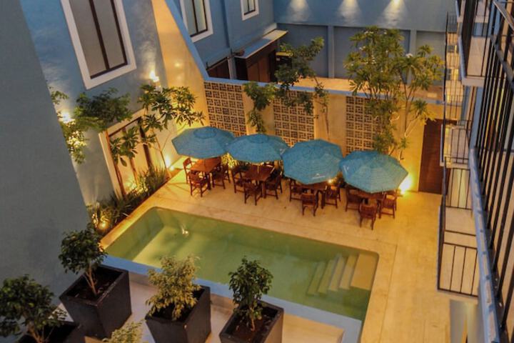 Hotel Exterior 33 of 34