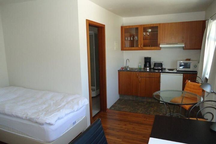 Room 4 of 63