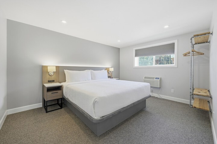 Room 10 of 65