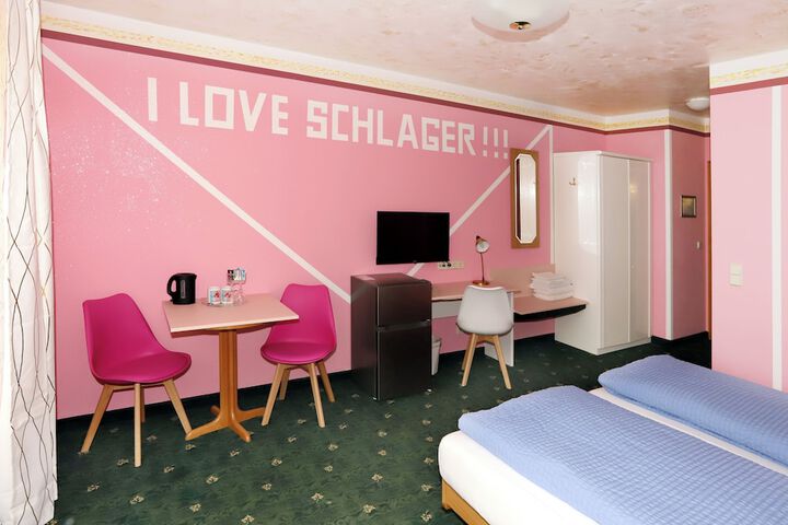 Room 10 of 20