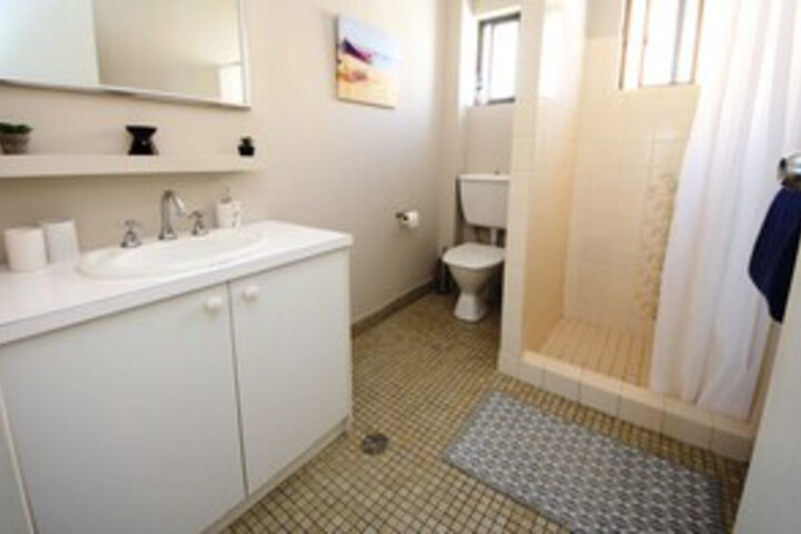 Room 7 of 12