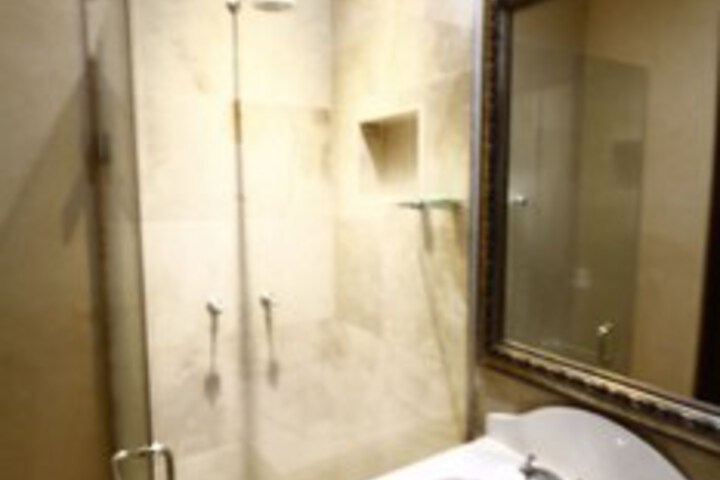 Room 3 of 27