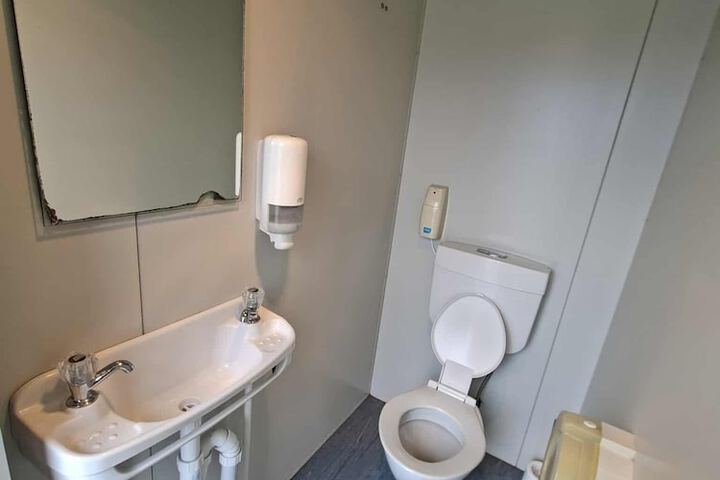 Room 95 of 114