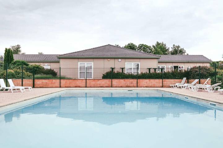 Pool 10 of 23