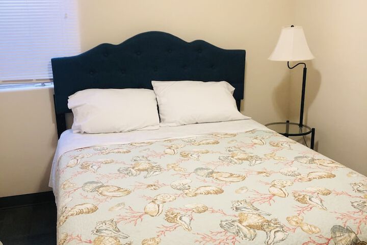 Room 4 of 25