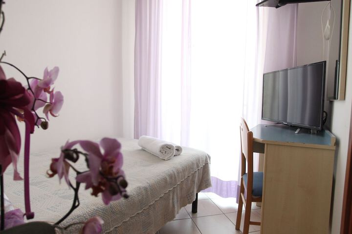 Room 15 of 108