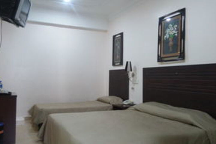 Room 4 of 10