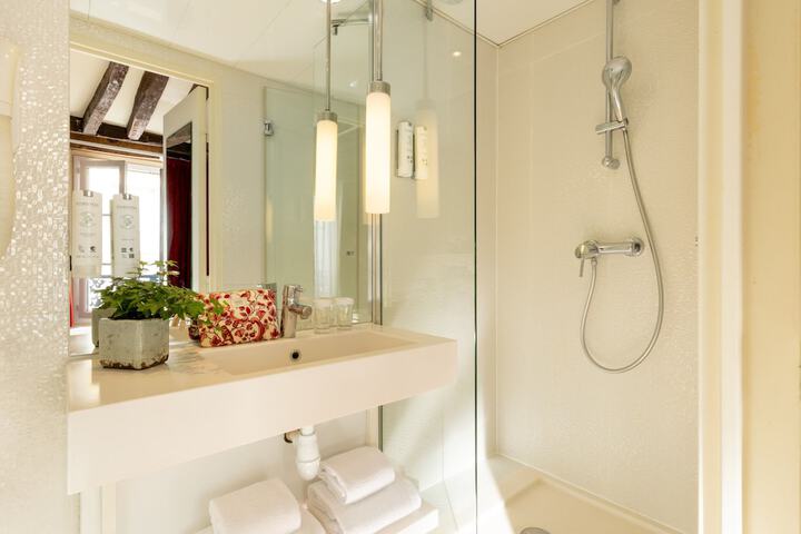 Room 48 of 66