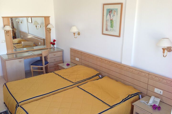 Room 11 of 71