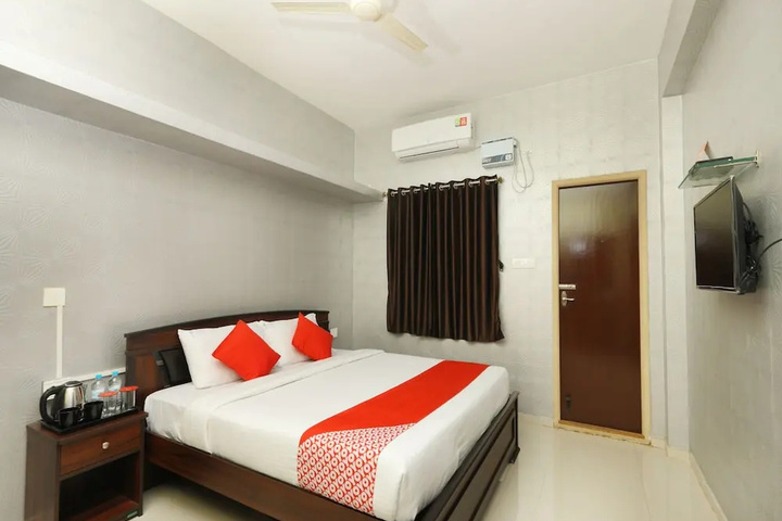 Room 4 of 16