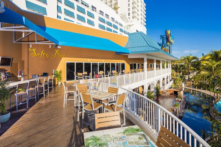 Poolside bar