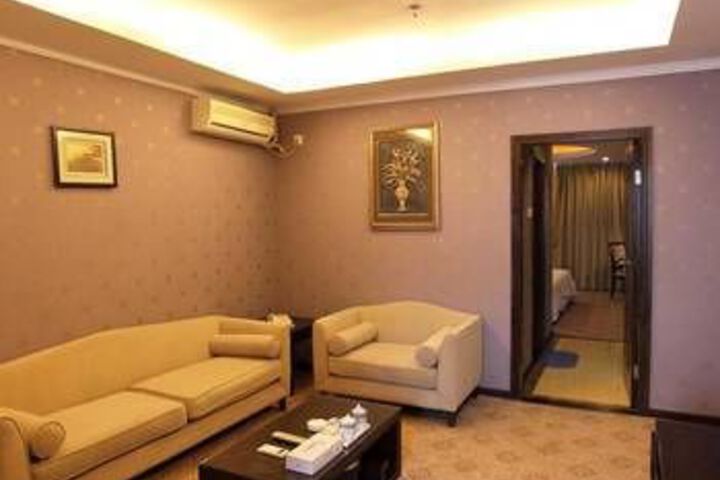 Room 4 of 41