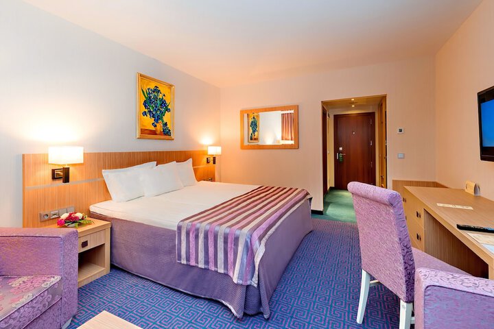 Room 10 of 44