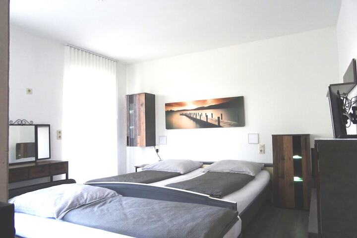 Room 80 of 442