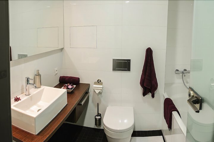 Room 42 of 117