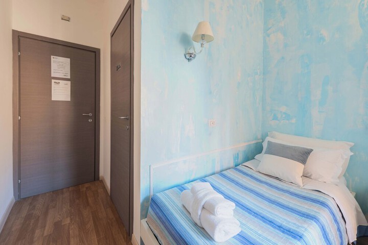 Room 10 of 80