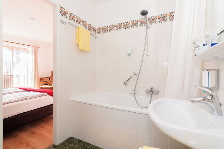 Room 15 of 40