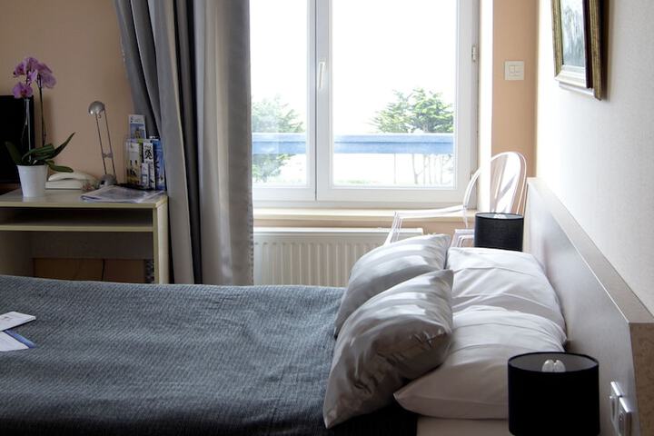 Room 6 of 14