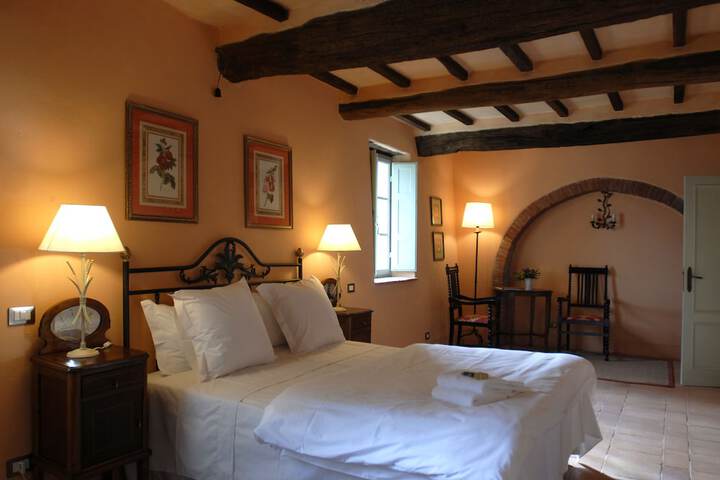 Room 3 of 225