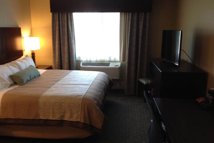 Deluxe King Bed (1 of 12)