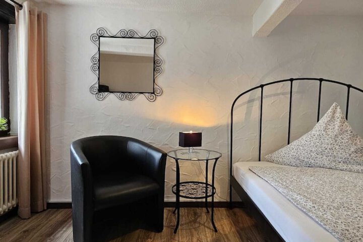 Room 16 of 144