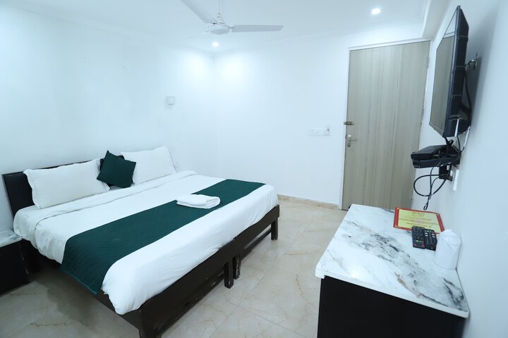 Room 3 of 7