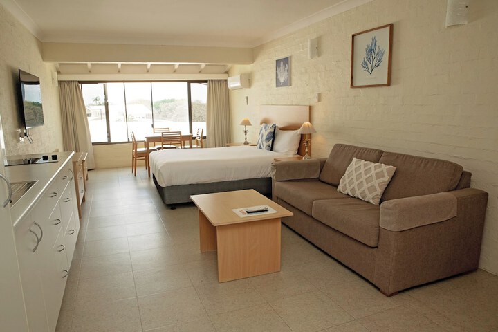 Room 6 of 72