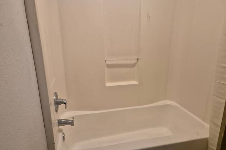 1 King Bed (6 of 7)