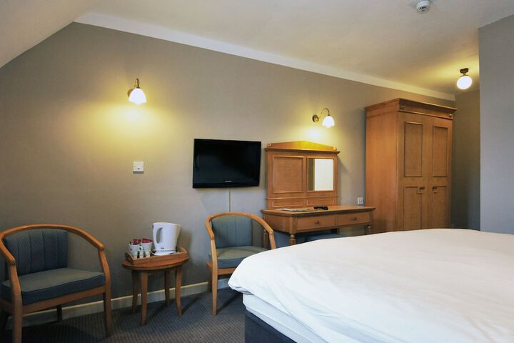 Room 9 of 33