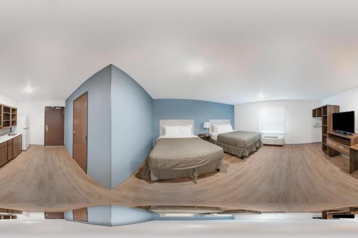 1 Queen Bed (8 of 17)