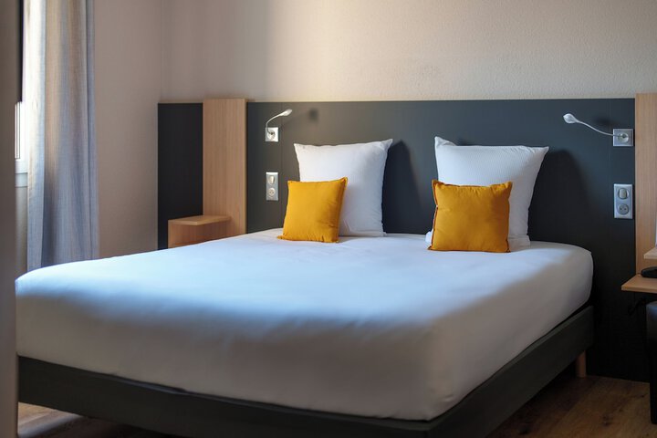 Room 10 of 40