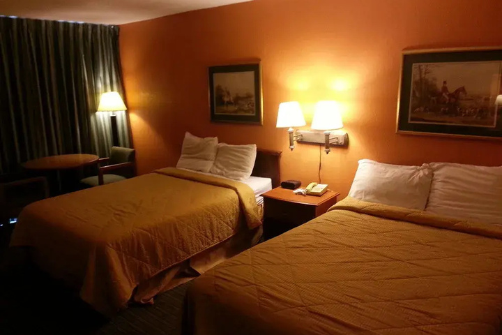 Room 5 of 18