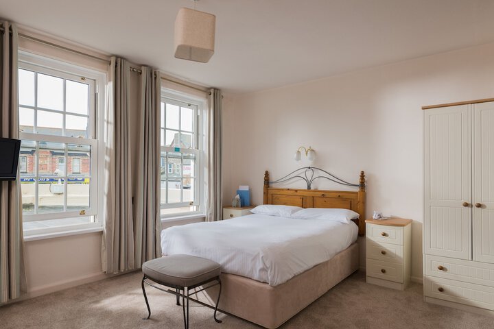 Room 6 of 75