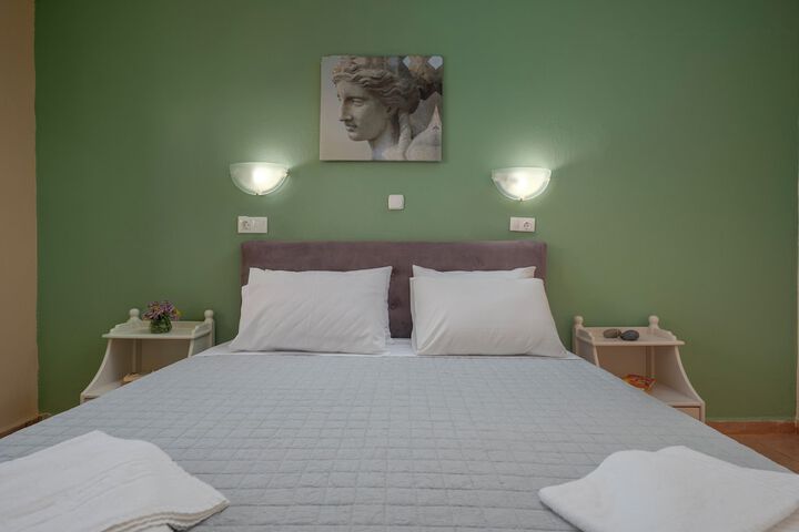 Room 9 of 38