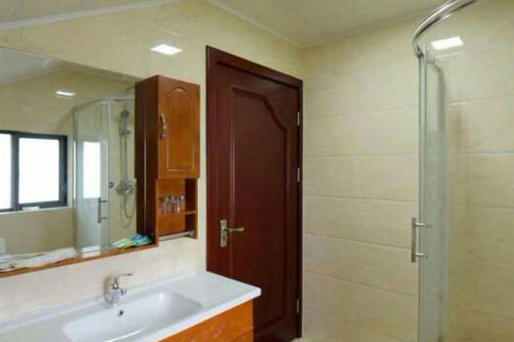 Room 12 of 16