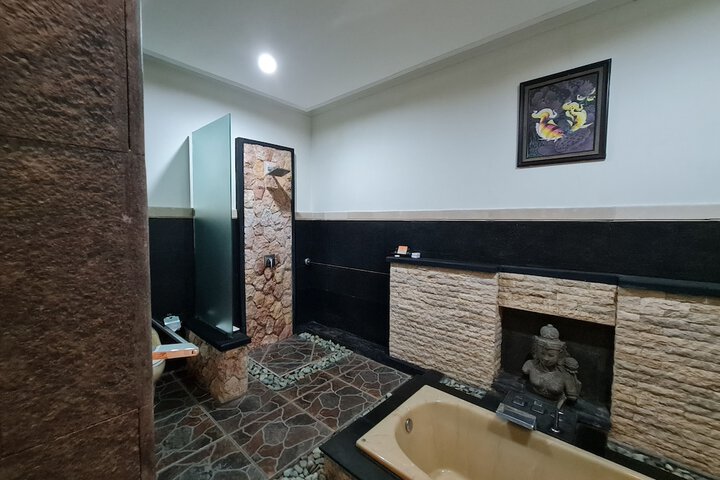 Room 12 of 94