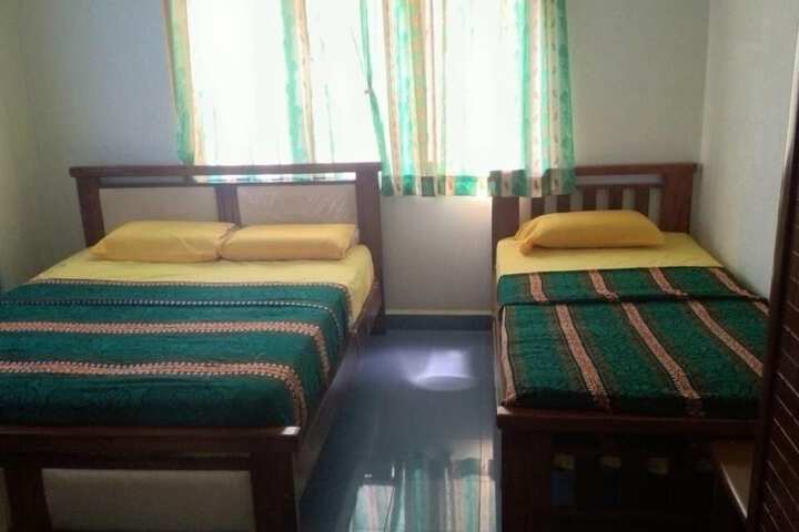 Room 6 of 8