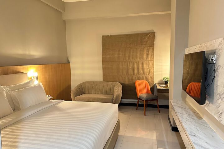 Room 15 of 36