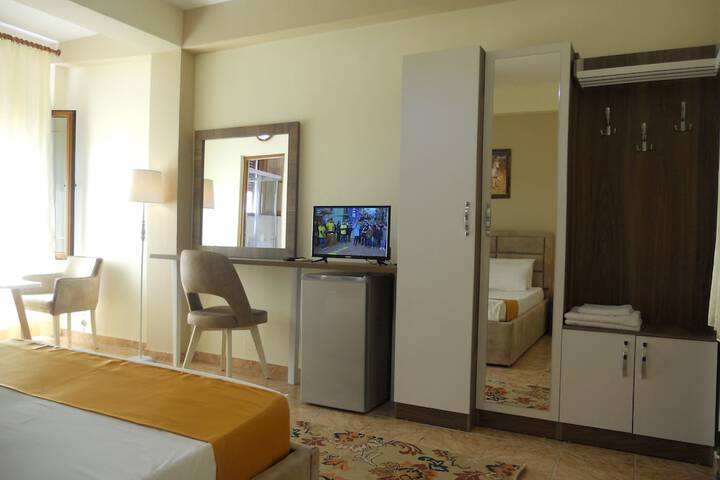 Room 5 of 41
