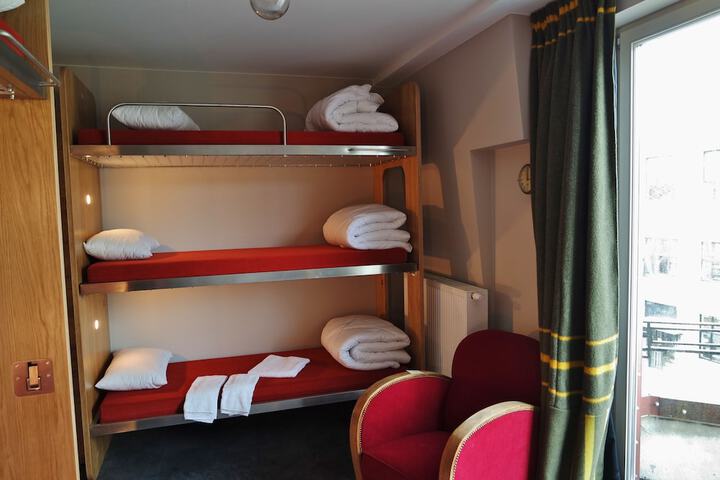 Room 3 of 60