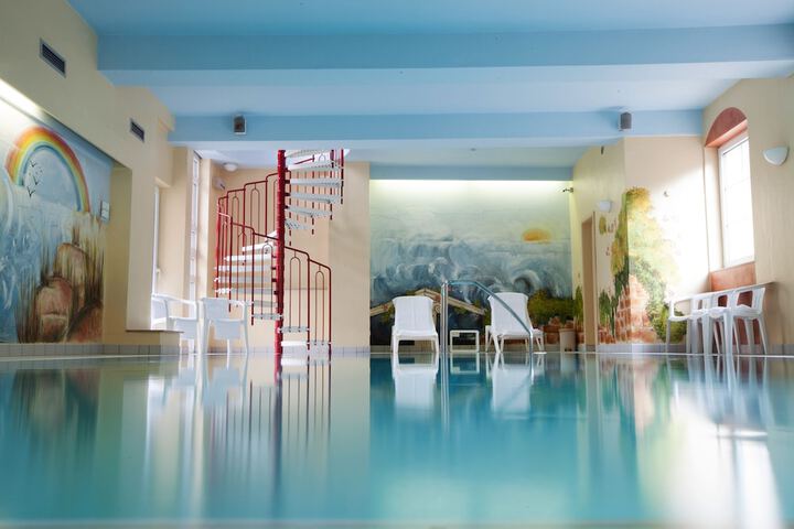 Pool 34 of 60